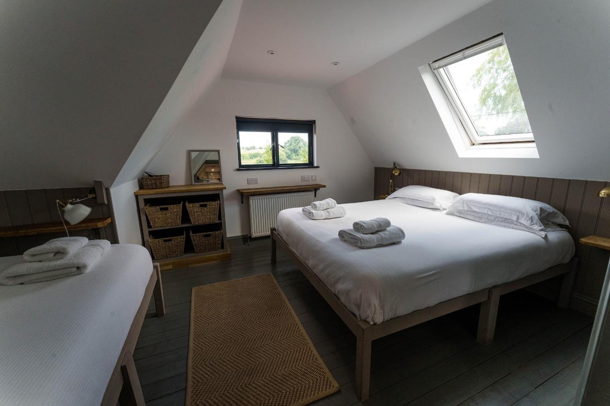 Vineyard Oast Sleeps 25 Villa Wavehorne Buitenkant foto