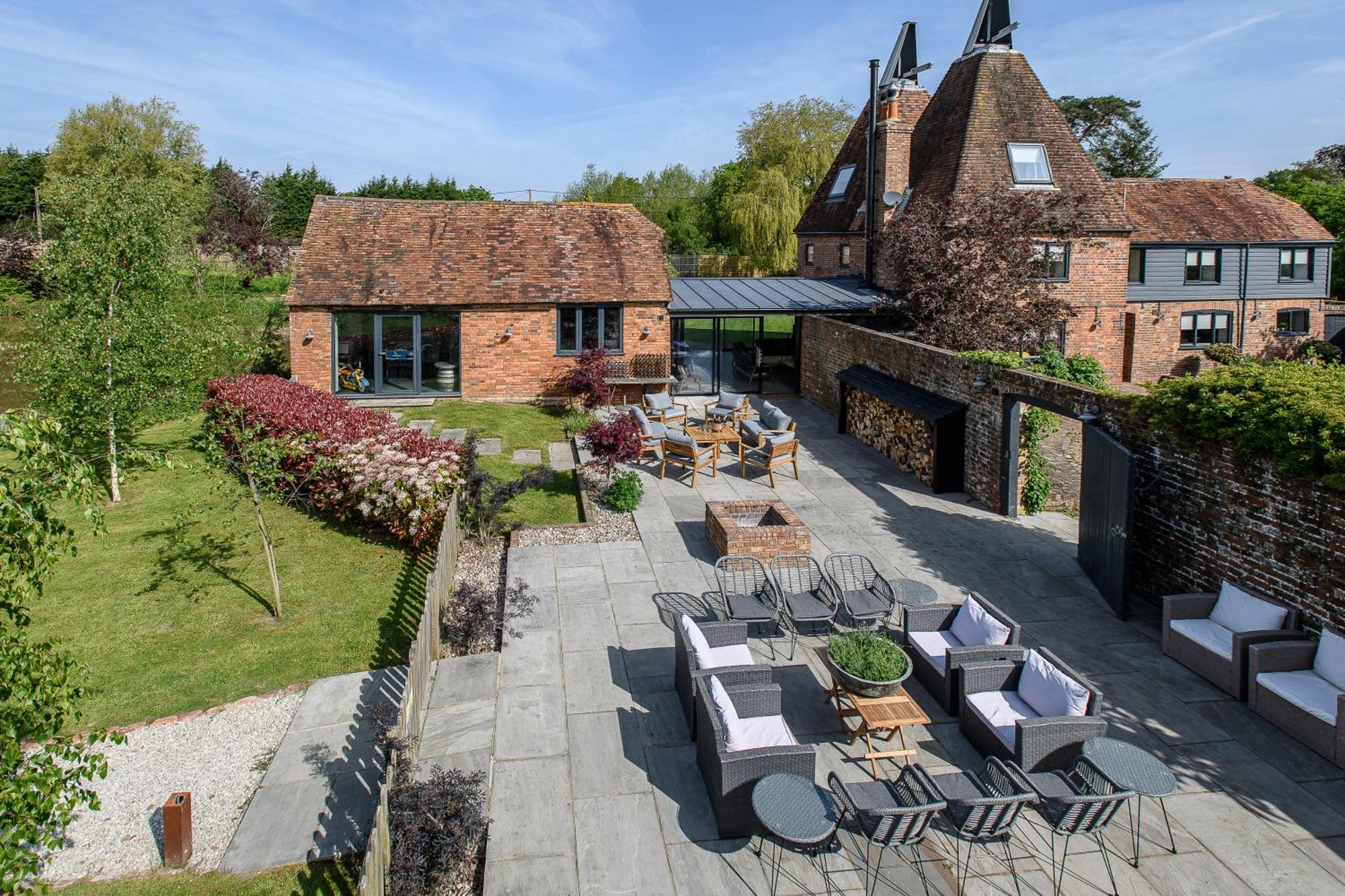 Vineyard Oast Sleeps 25 Villa Wavehorne Buitenkant foto